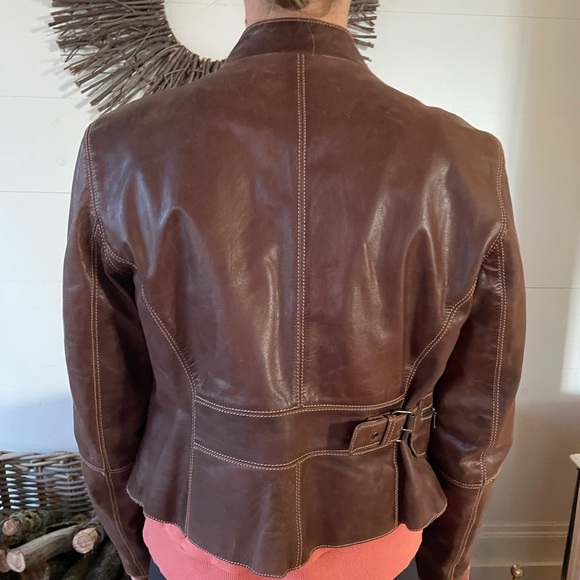 Danier chestnut leather jacket with gold stitching - Picture 2 of 5